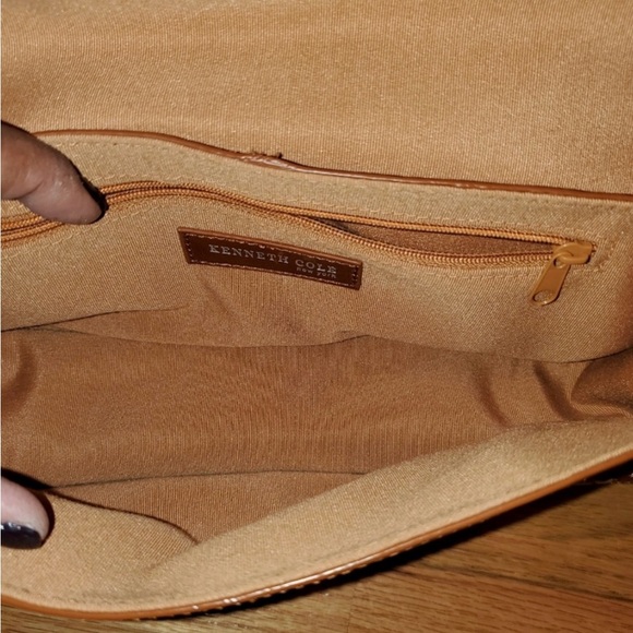 Kenneth Cole New York Small Handbag NWOT. Magnetic closure. - Picture 2 of 4